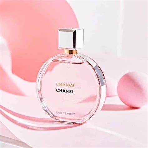 chanel eau tendre cena.